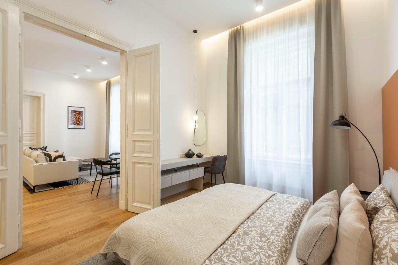 Luxurious Minimalist Residence With Sauna By Prestige Homes Budapest Kültér fotó