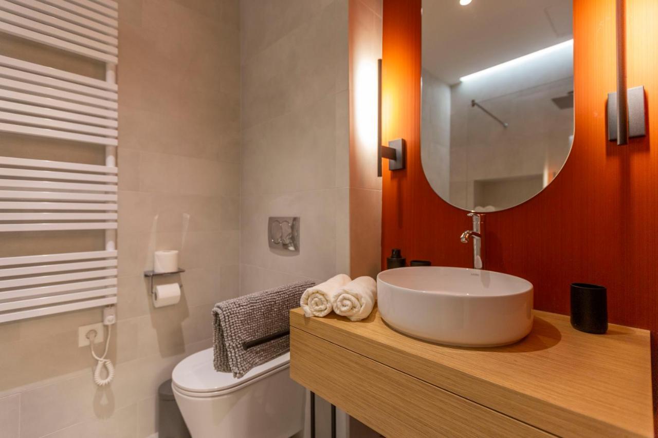 Luxurious Minimalist Residence With Sauna By Prestige Homes Budapest Kültér fotó