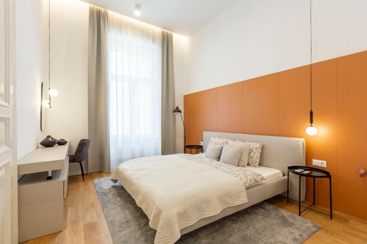 Luxurious Minimalist Residence With Sauna By Prestige Homes Budapest Kültér fotó