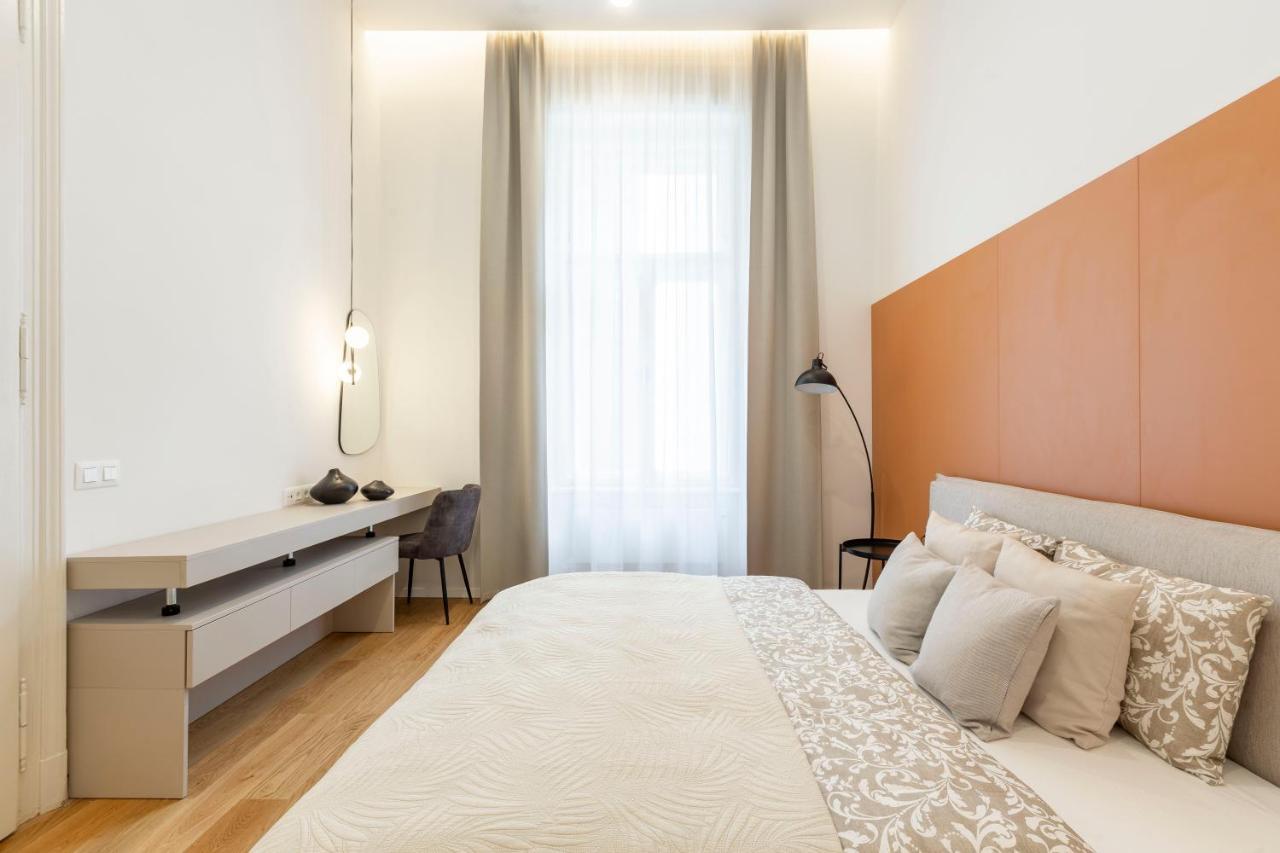 Luxurious Minimalist Residence With Sauna By Prestige Homes Budapest Kültér fotó