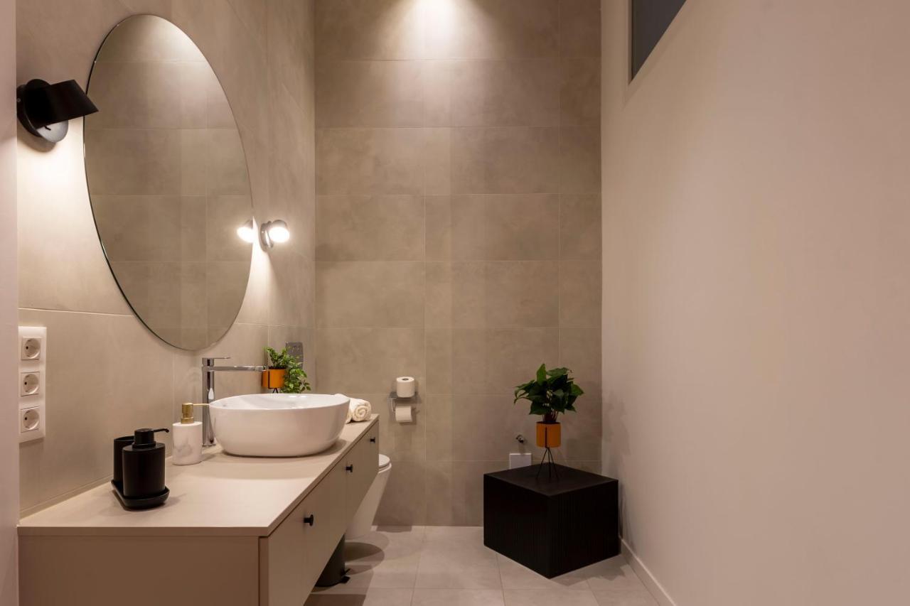 Luxurious Minimalist Residence With Sauna By Prestige Homes Budapest Kültér fotó