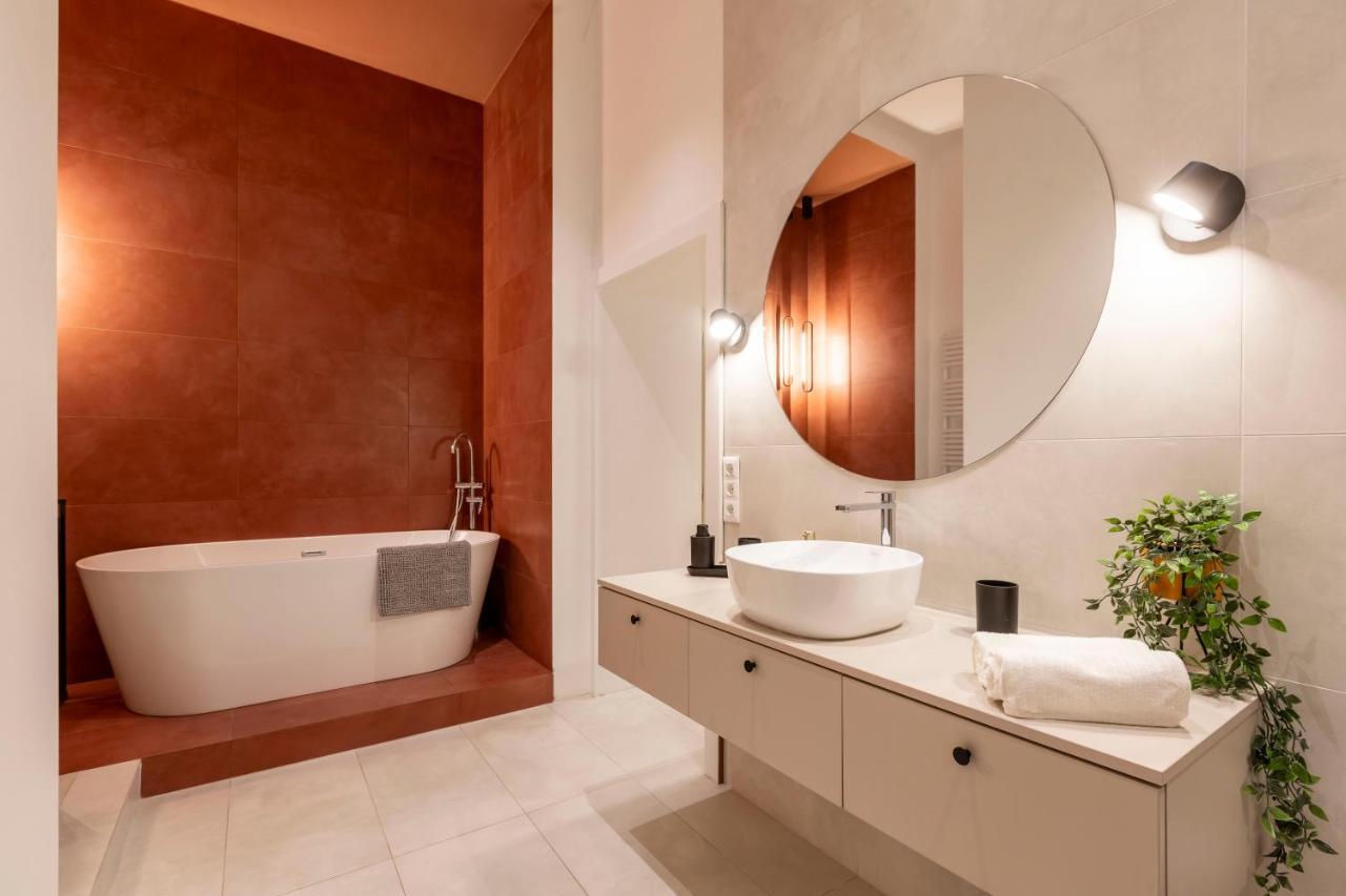Luxurious Minimalist Residence With Sauna By Prestige Homes Budapest Kültér fotó